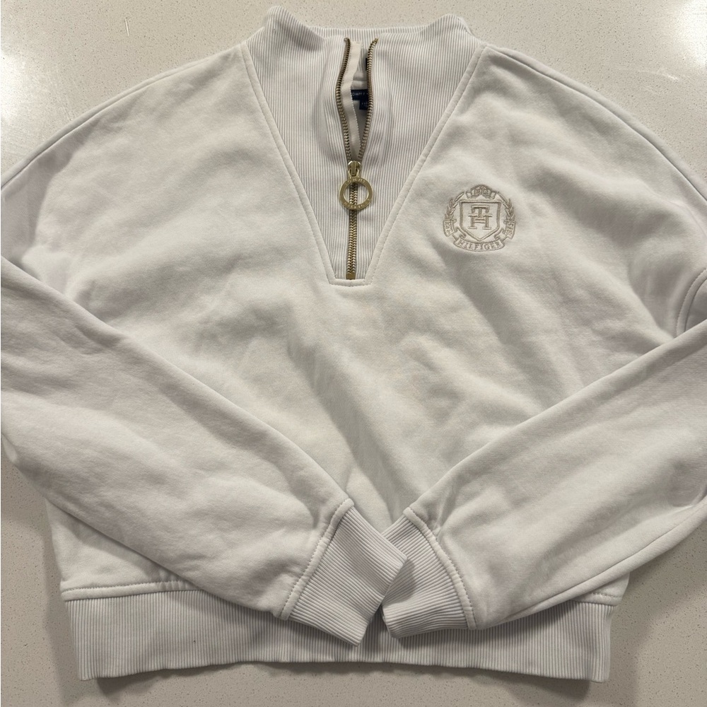 Tommy Hilfiger Half-Zipped Sweatshirt with beautiful Gold zipper hardware XXS